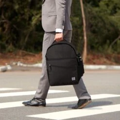 Brisby 4 Laags Geïsoleerde Koeltas Rugzak - 25 Liter - Met Handige Vakken Voor Bestek En Essentials - Waterafstotend Materiaal - Zwart -Gekoelde Tassen Winkel 1200x1200 82