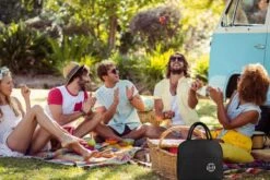 Koeltas - Lunchtas - Volwassenen En Kinderen - Compact & Handig: Zomer - Picknick -School - Lunch - Werk - Klassiek Zwart 12 Koeltas - Lunchtas - Volwassenen En Kinderen - Compact & Handig: Zomer - Picknick -School - Lunch - Werk - Klassiek Zwart -Gekoelde Tassen Winkel 1200x801