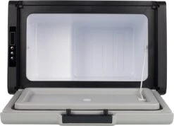 Campart Koelbox XXL CB-8695 – Koelen En Vriezen – LED Display Met Digitale Temperatuurweergave - Coolbox 230V En 12V - 35 Liter - Zwart -Gekoelde Tassen Winkel 1200x866 2