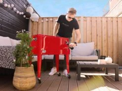 AXI Retro Cooler Rood - Koeler Met Wielen - 76L Inhoud - Koelbox Met Aftapkraan -Gekoelde Tassen Winkel 1200x900 10