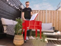 AXI Retro Cooler Rood - Koeler Met Wielen - 76L Inhoud - Koelbox Met Aftapkraan -Gekoelde Tassen Winkel 1200x900 11