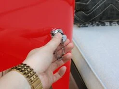 AXI Retro Cooler Rood - Koeler Met Wielen - 76L Inhoud - Koelbox Met Aftapkraan -Gekoelde Tassen Winkel 1200x900 4